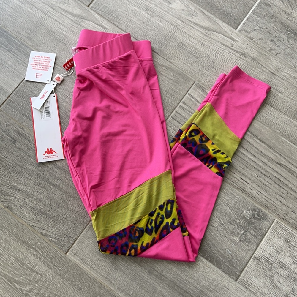 Authentic DELANI GRAPHIK Cheetah Leggings - Picture 11 of 12